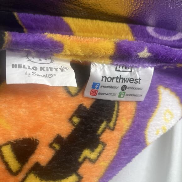 Hello Kitty Pumpkin Witch Halloween 2024 Plush Throw Blanket 40”x 50” Read - Picture 3 of 4